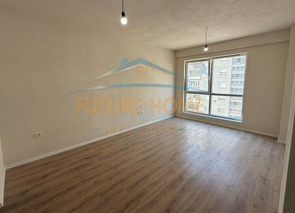 Tirane, vendo appartamento 3+1 al 4° piano, 124,8 m² 400.000 € (Comune di Parigi)