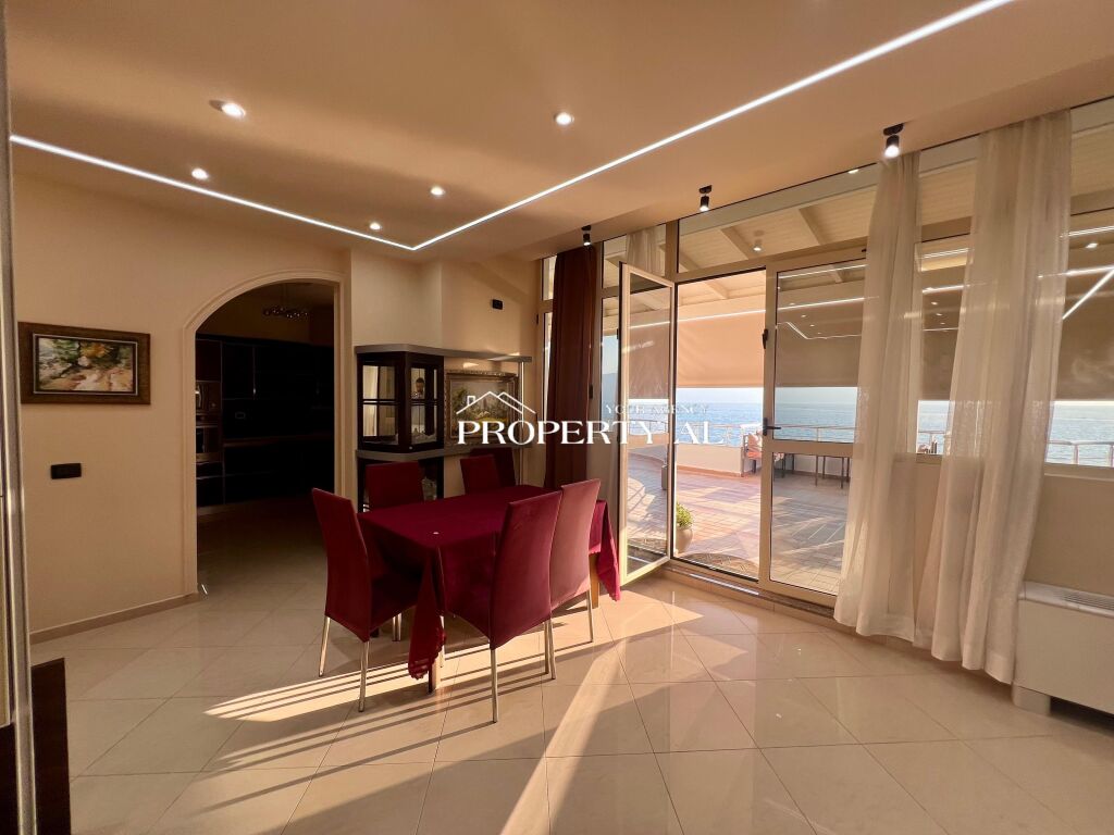 Apartament Luksoz 1+1 me Qira në Vijën e Parë të Lungomares – Pamje Ballore nga Deti