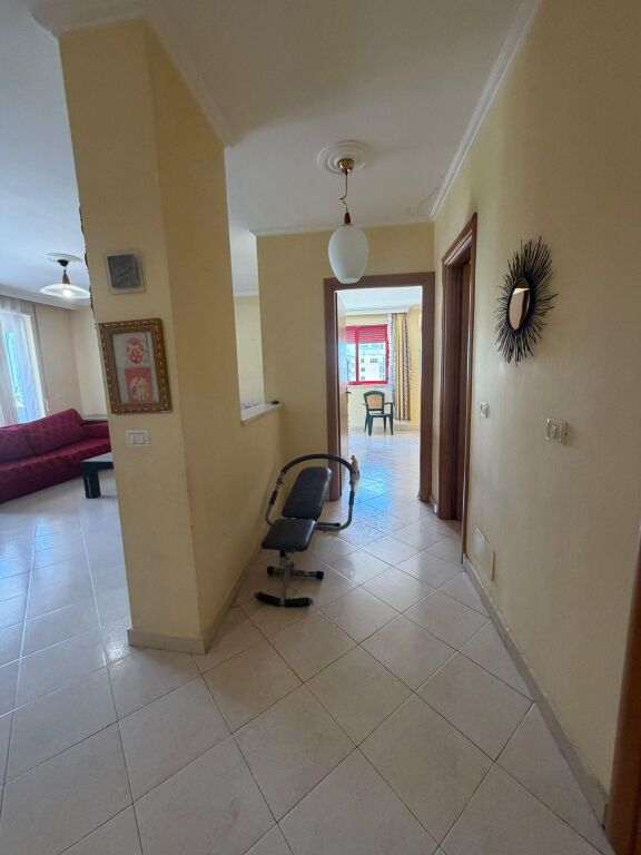 Shitet Super Apartament ne Vollga