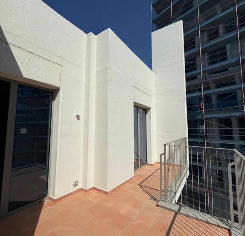 Shitet apartament 2+1+verandë+parkim tek Park Avenue, Bulevardi i Ri