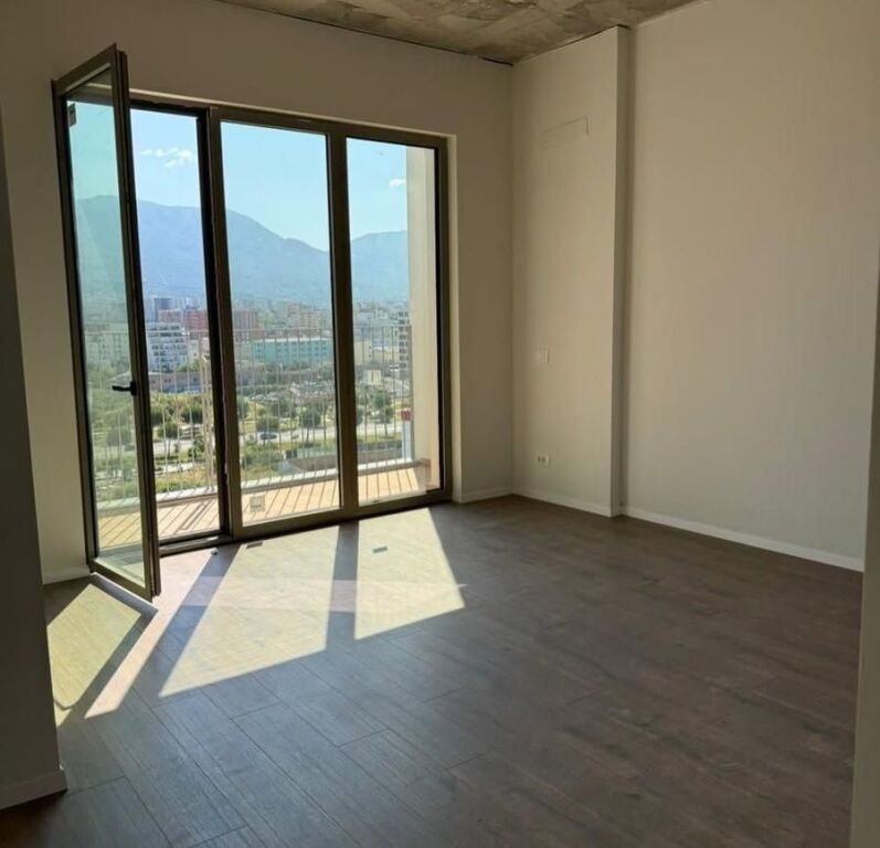 Shitet apartament 2+1+verandë+parkim tek Park Avenue, Bulevardi i Ri