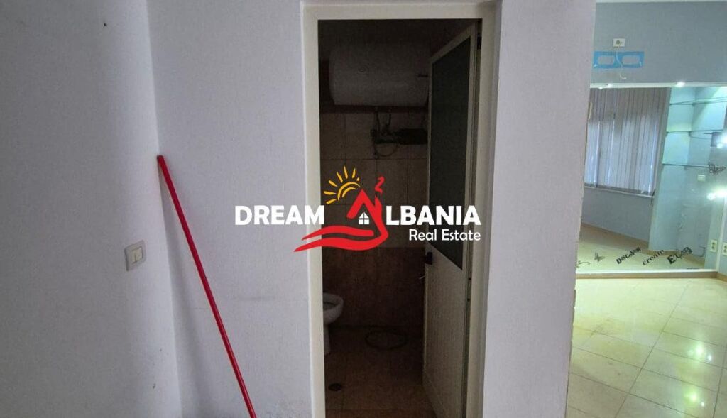 Shop for sale on Kongresi Manastirit Street near Pediatrics in Tirana (ID 4171553)