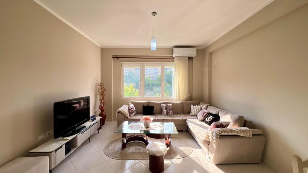 **IN AFFITTO: Appartamento 2+1 📍Giardino Zoologico (Via Bilal Sina) - 70.000 Lek/Mese - Sup. 90m² - Palazzo Nuovo (2016) || Fantastica Vista sul Giardino Zoologico ✨️**