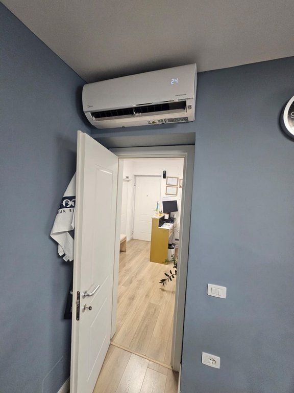 PHYSIOTHERAPY BUSINESS FOR SALE – READY TO WORK! 📍 Intersection of Kosovarëve Street with Paris Commune, Tirana 10,000 €