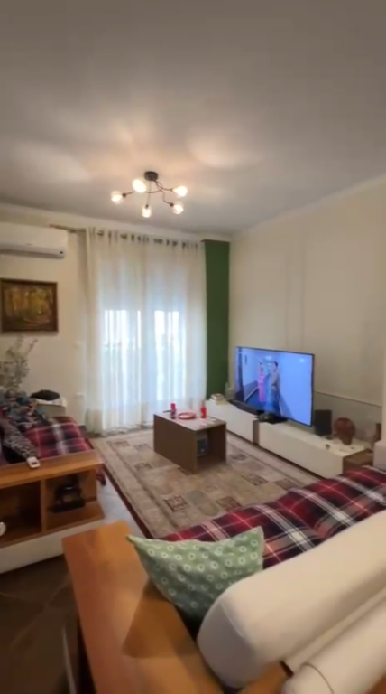 Shitet Apartament 2+1+2+ Verande Liqeni i Thate !