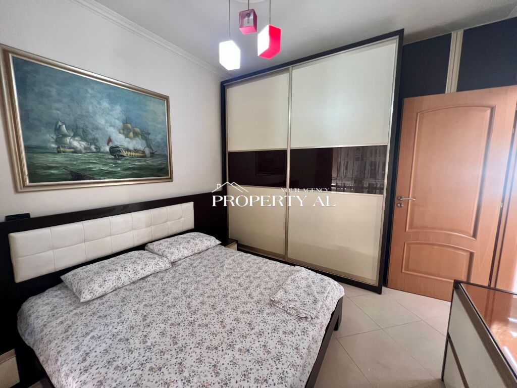 Apartament Luksoz 1+1 me Qira në Vijën e Parë të Lungomares – Pamje Ballore nga Deti