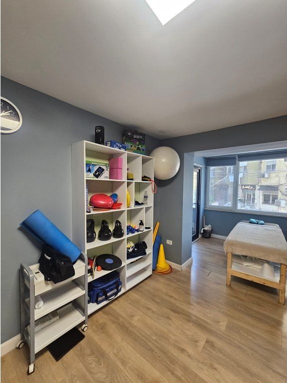 PHYSIOTHERAPY BUSINESS FOR SALE – READY TO WORK! 📍 Intersection of Kosovarëve Street with Paris Commune, Tirana 10,000 €