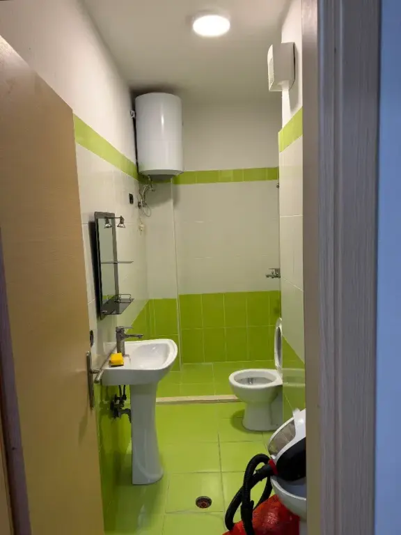 Affitto | Apartament 2 + 1 | Liqeni i Thate | 700 €/mese