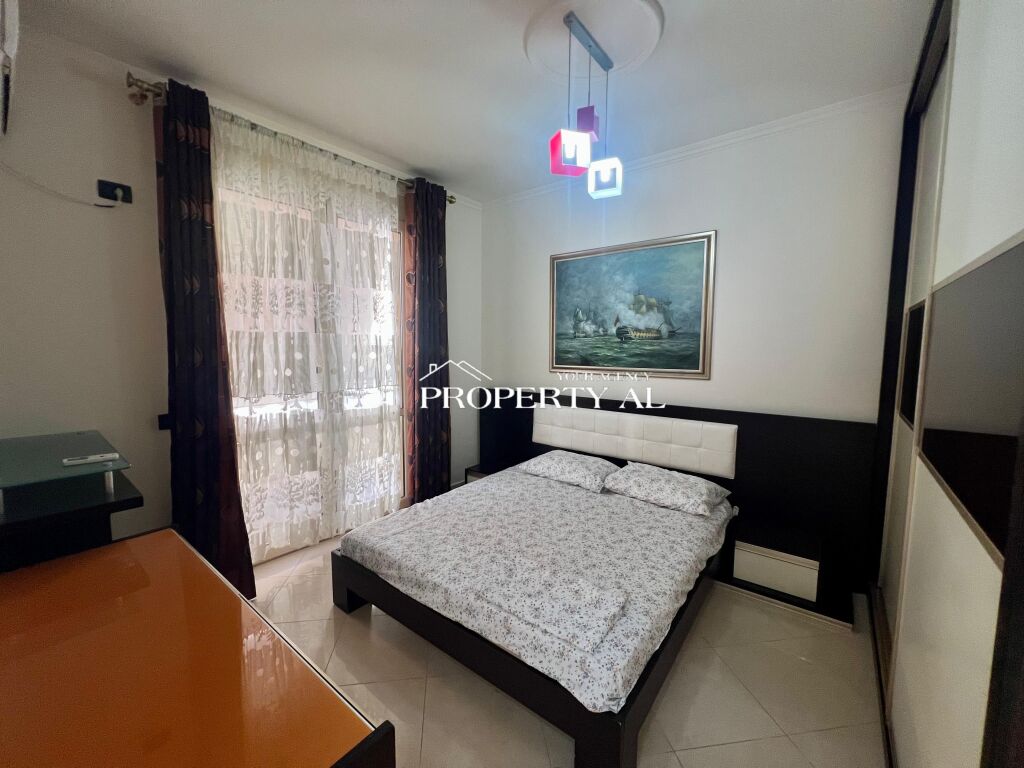 Apartament Luksoz 1+1 me Qira në Vijën e Parë të Lungomares – Pamje Ballore nga Deti