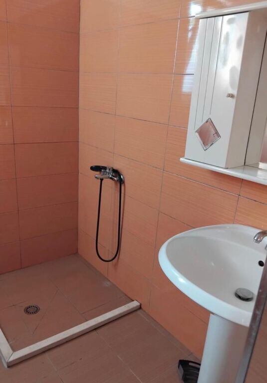 Apartament me qera 1+1- 📍Rruga Jordan Misja, prane mobileri Mondial - 300 mije leke