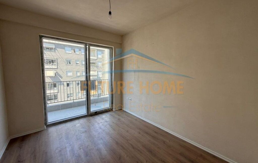 Tirane, vendo appartamento 3+1 al 4° piano, 124,8 m² 400.000 € (Comune di Parigi)