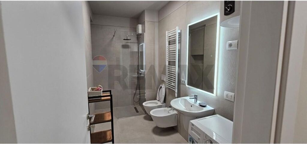 Appartamento + posto auto - Affitto - Accesso Tirana