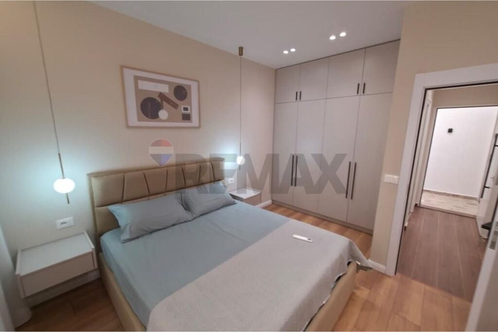 Hoxha Tahsim, Shitet Apartament 1+1