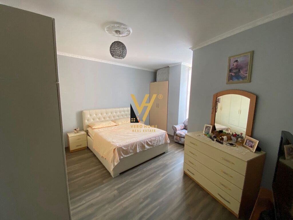 SHITET APARTAMENT 2+1+2+BLK TE STACIONI TRENIT 260.000 EURO