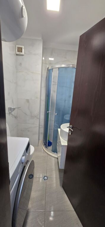 🏢Komuna e Parisit,Rr.Petro Korcari jepet me qera apartament 1+1,i mobiluar. 55,000Leke