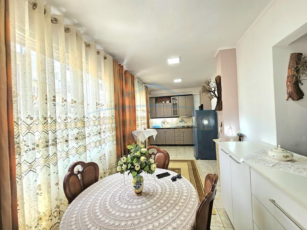 Affitto, Appartamento 2+1, Via Elbasanit, Tirana.