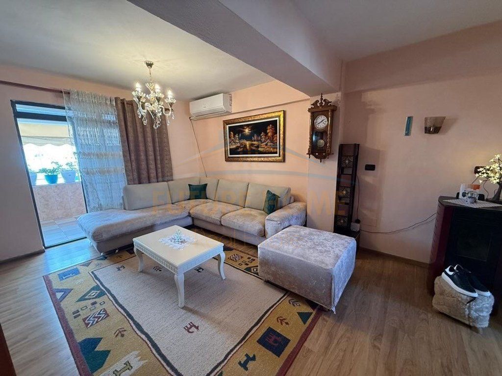 Qera, Apartament 2+1,Rruga Portit,Durres