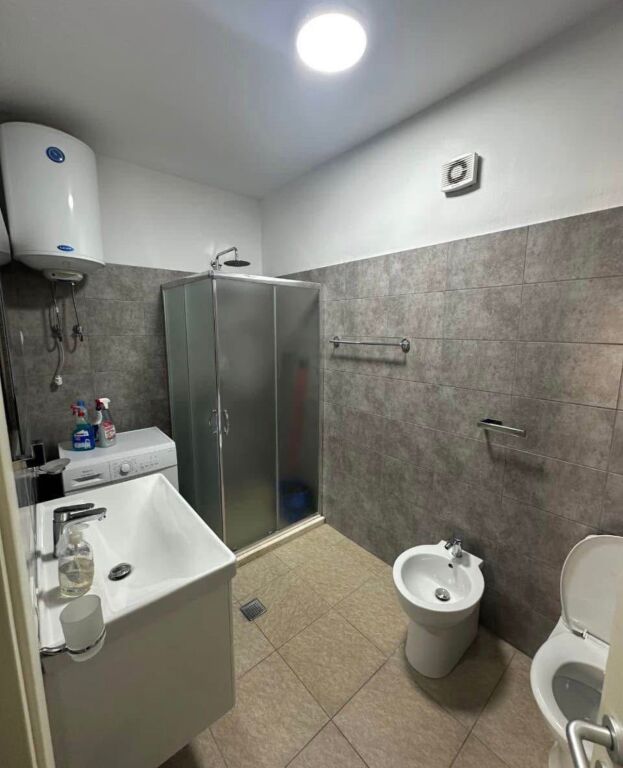 Jepet me qira 1+1 Stacioni i Trenit 650 mije leke