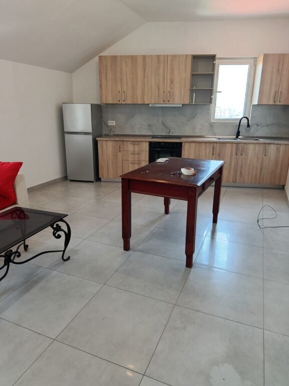 Affitto | Apartament 2 + 1 | Yzberisht | 400 €/mese