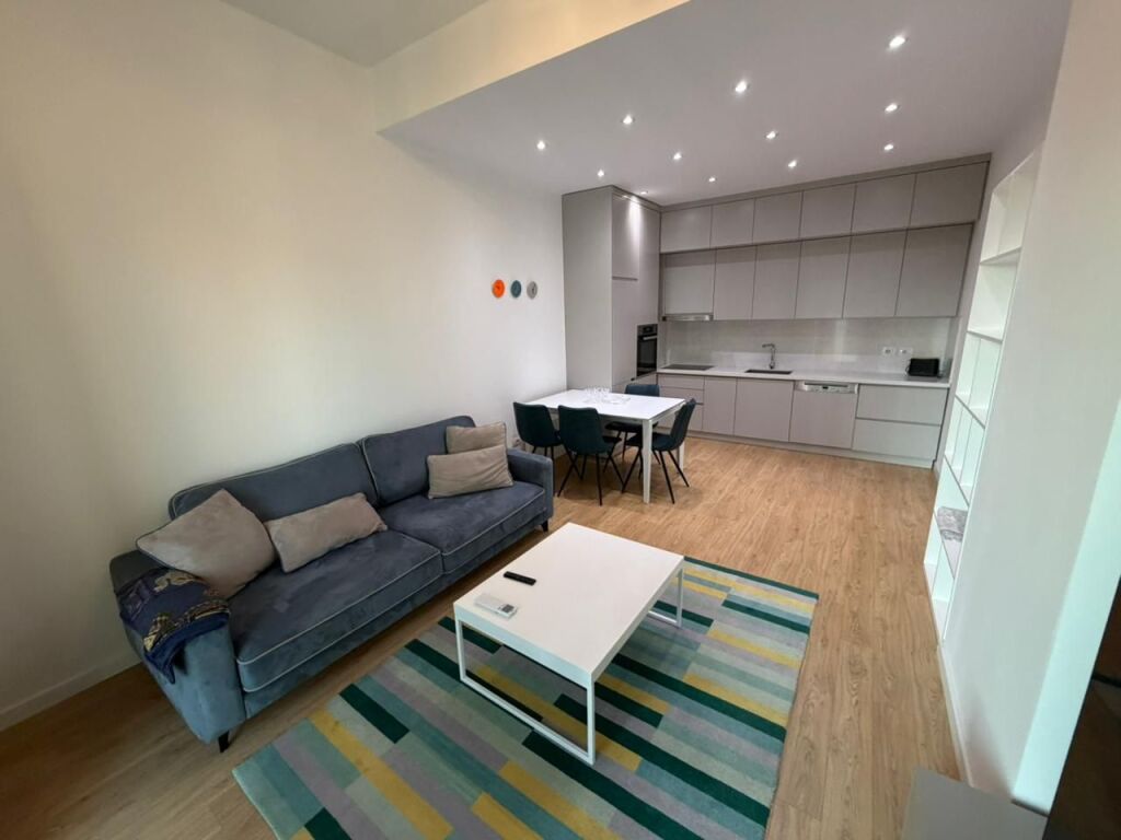 🏡 Jepet me qira apartament 1+1  📍 Adresa: Përballë Amerikan 3, Milo 2000