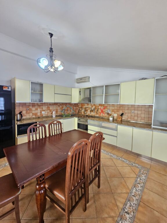 🏡 **JEPET ME QIRA APARTAMENT 2+1+2 – ISH FABRIKA E BUKËS, DURRËS**