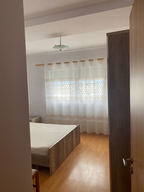 🏡 Jepet me Qera Apartament 1+1 – Xhamllik, Rr. Xhanfize Keko