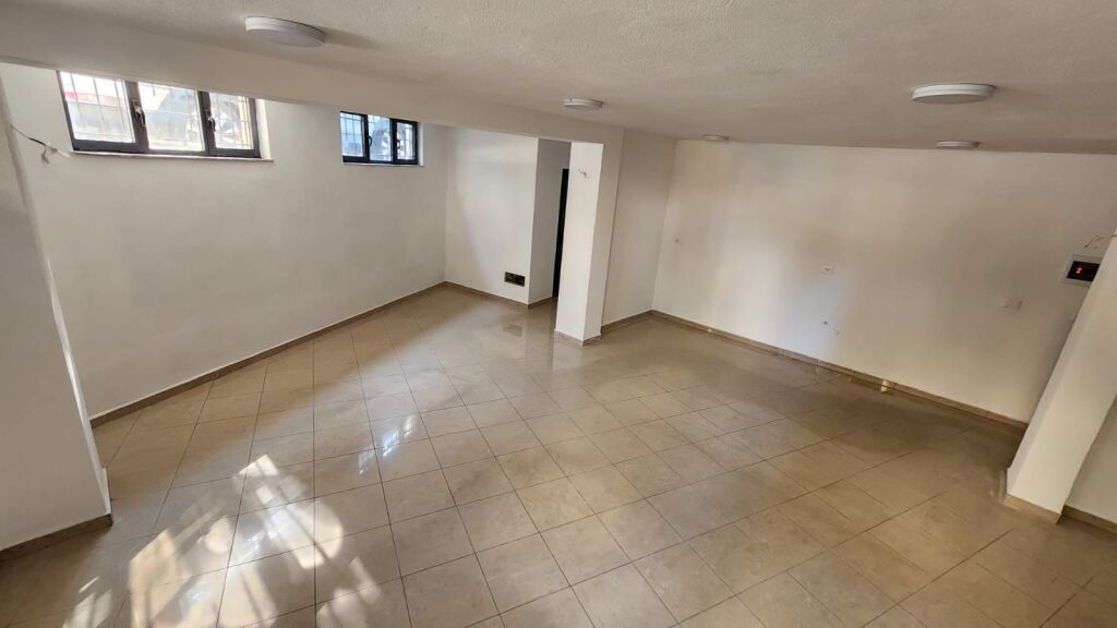 Ambient biznesi me qira – pranë Shkollës "1 Maji" !