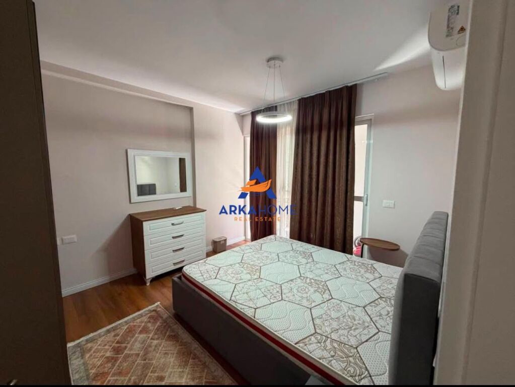 AFFITTASI APPARTAMENTO 2+1+BALCONE " IN VIA DELLE BARRICATE " 75000 LEK