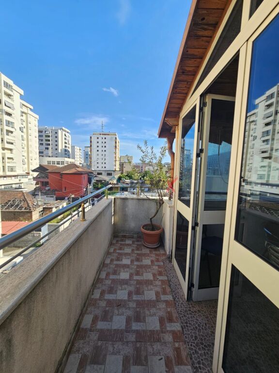 🏡 **JEPET ME QIRA APARTAMENT 2+1+2 – ISH FABRIKA E BUKËS, DURRËS**