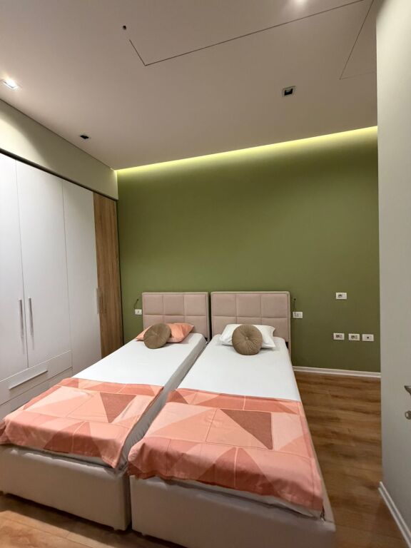 Me Qira Apartament 2+1 +2 📍Përballë American 3, Golden Park. I mobiluar. 60.000 lekë