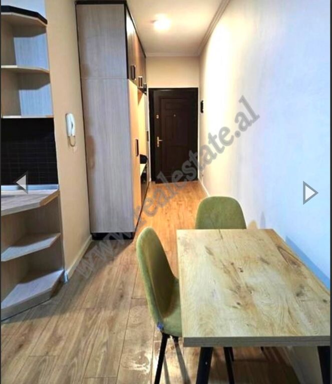 Jepet me qera 1+1 liqeni that te hotel Sokrati 50000 lek mobiluar
