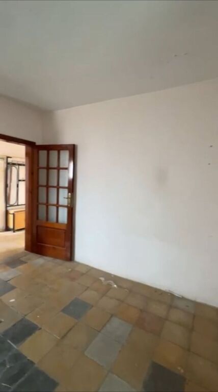 APPARTAMENTO 1+1 IN VENDITA – VICINO ALLA SCUOLA "24 MAGGIO", VLORË