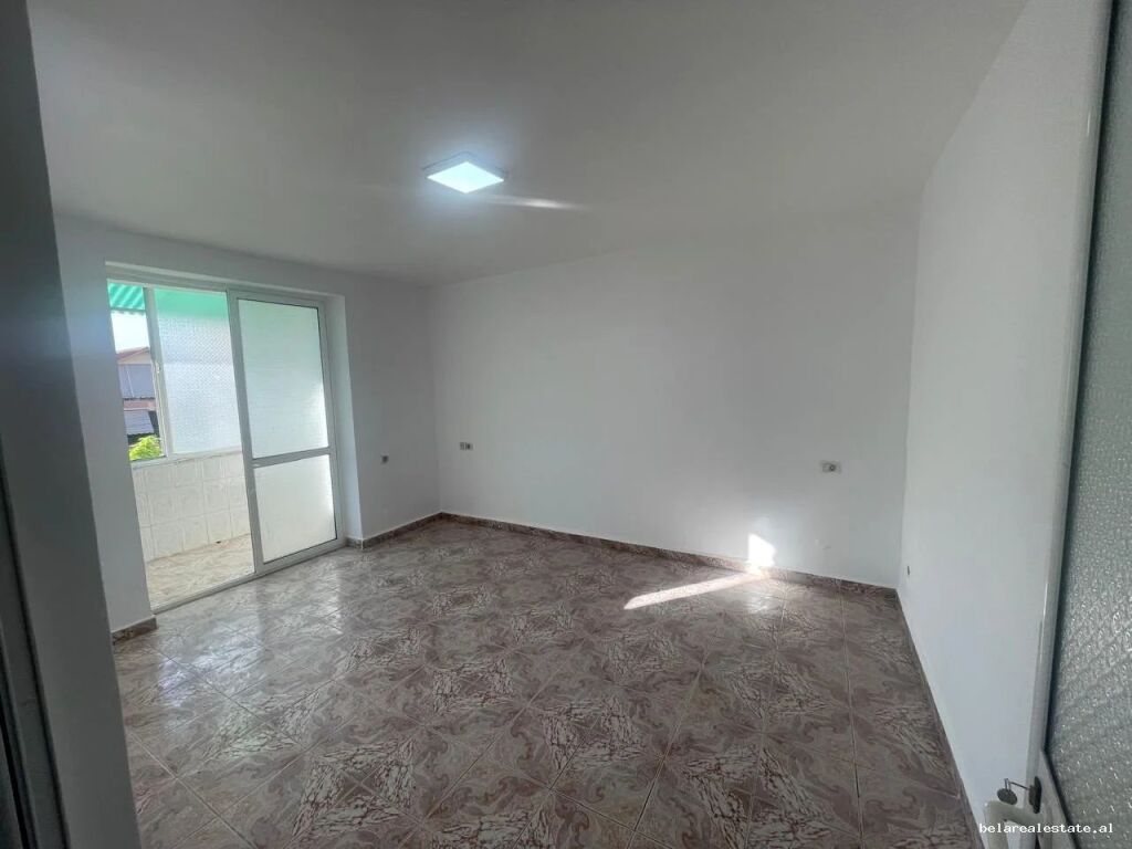 Ufficio in Affitto 2+1 Vicino all'ex Ristorante Durresi (ID BZ21004) Tirana