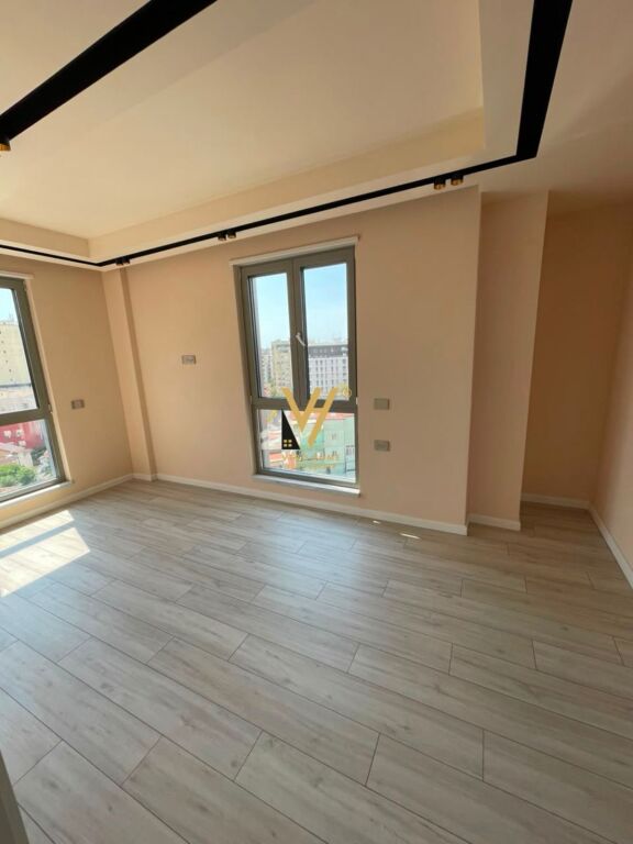 JEPET AMBIENT BIZNESI 105 M2 ME QIRA TE RRUGA E KAVAJES 140.000 LEKE