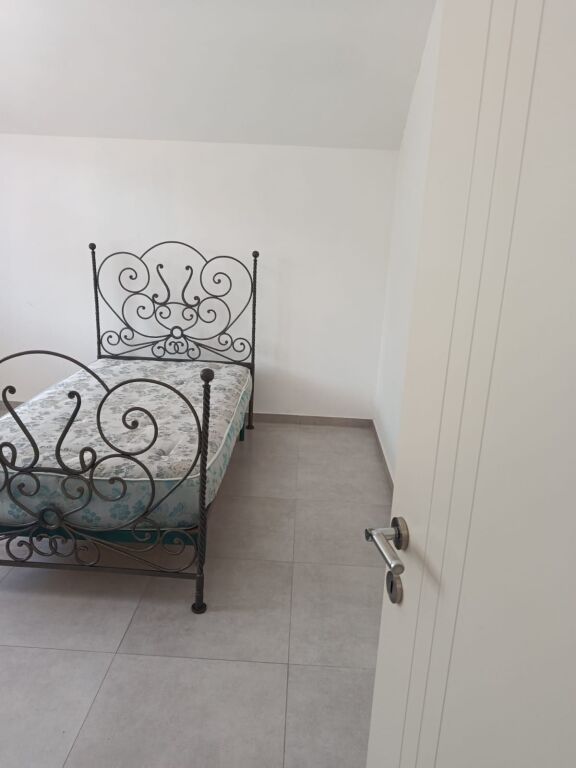 Affitto | Apartament 2 + 1 | Yzberisht | 400 €/mese