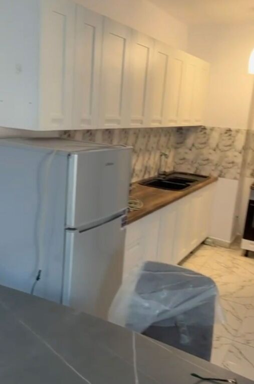 Jepet me qira apartament 1+1 përballë Delijorgjit!