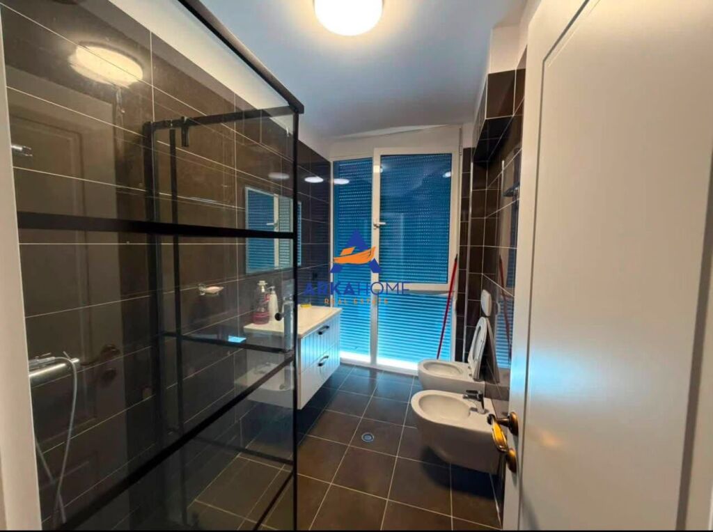 AFFITTASI APPARTAMENTO 2+1+BALCONE " IN VIA DELLE BARRICATE " 75000 LEK