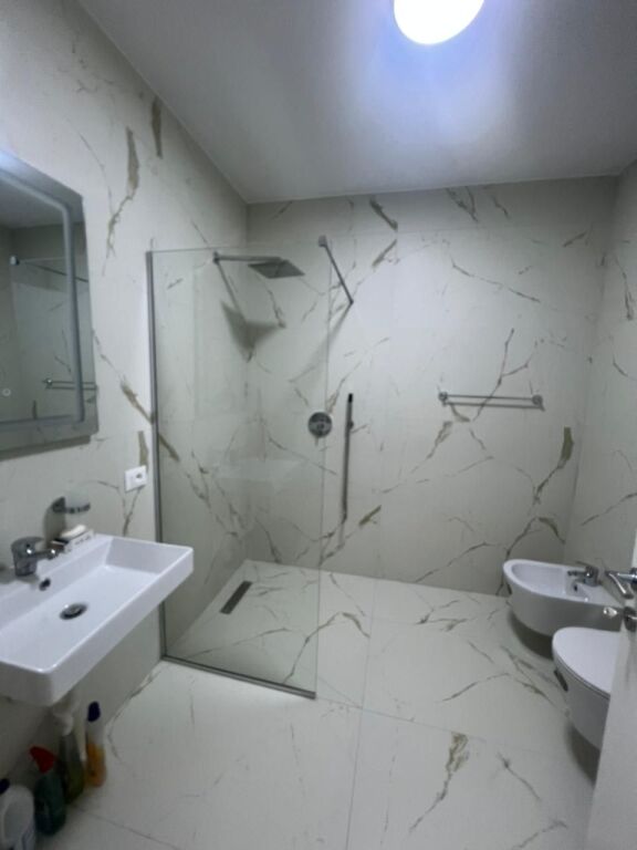 🏡 Affittasi appartamento 2+1  📍 Residenza “Porta Tirana e Re”, Sauk💰 Prezzo: 55.000 Lek/mese