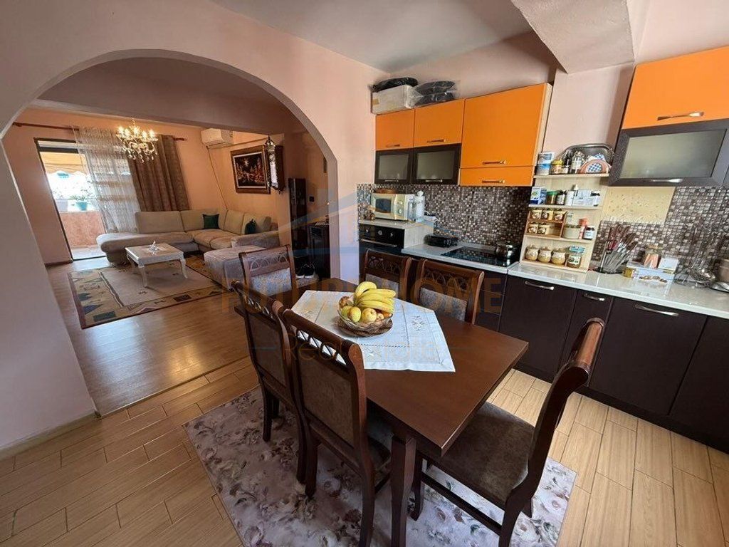 Qera, Apartament 2+1,Rruga Portit,Durres