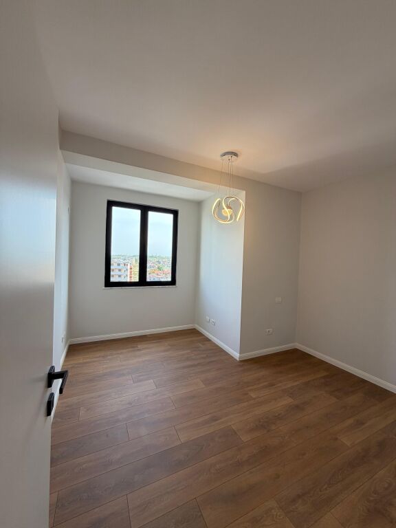 Shitet Apartament 2+1 ne Plazh