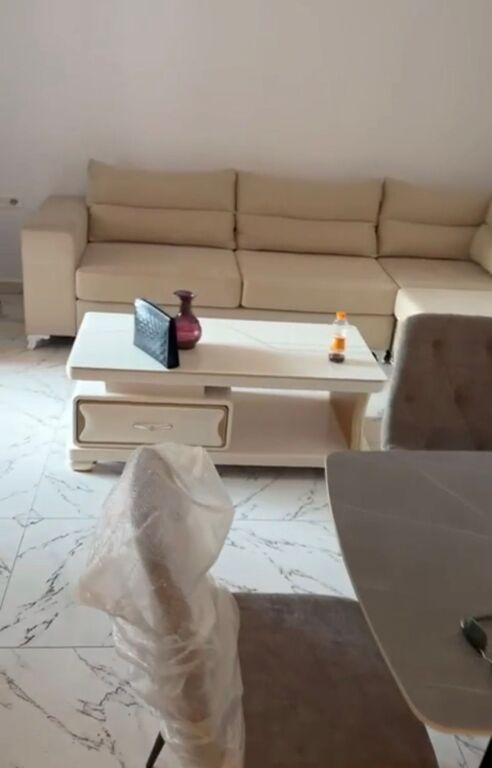 Jepet me qira apartament 1+1 përballë Delijorgjit!