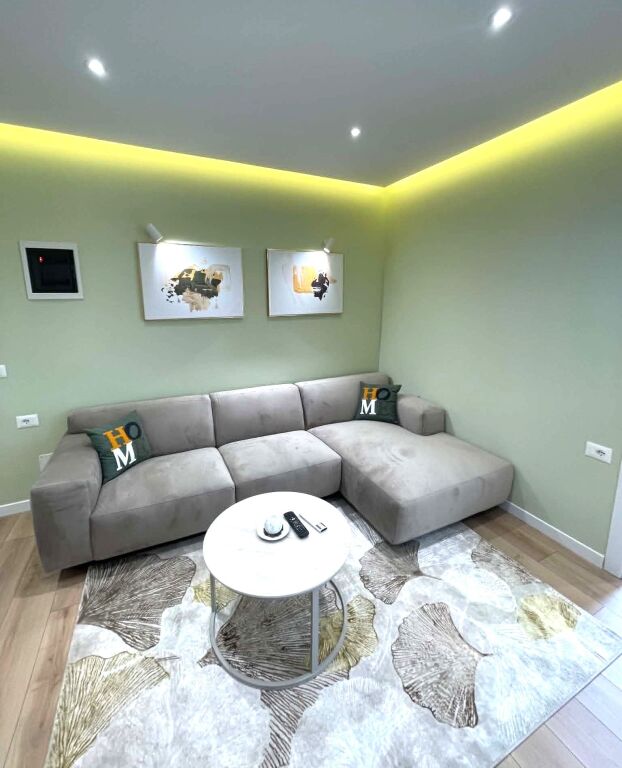 shitet apartament 2+1, ne rrugen myslym shyri