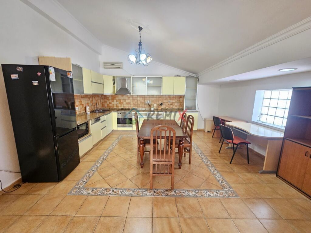 🏡 **JEPET ME QIRA APARTAMENT 2+1+2 – ISH FABRIKA E BUKËS, DURRËS**