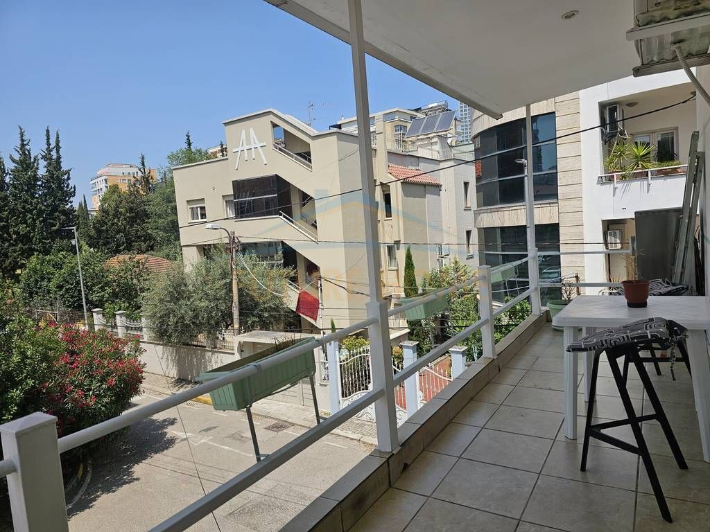 Affitto, Appartamento 2+1, Via Elbasanit, Tirana.