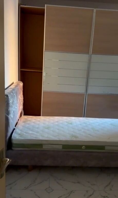 Jepet me qira apartament 1+1 përballë Delijorgjit!