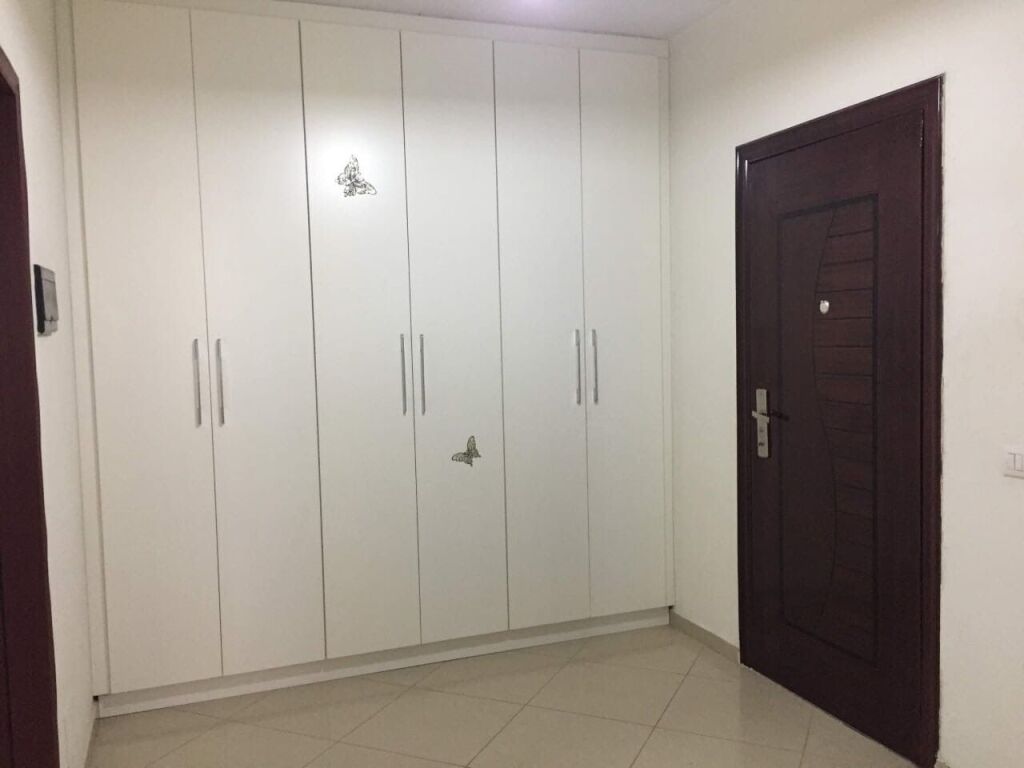 Apartment 2+1, Astir!
