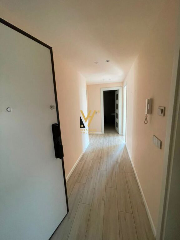 JEPET AMBIENT BIZNESI 105 M2 ME QIRA TE RRUGA E KAVAJES 140.000 LEKE