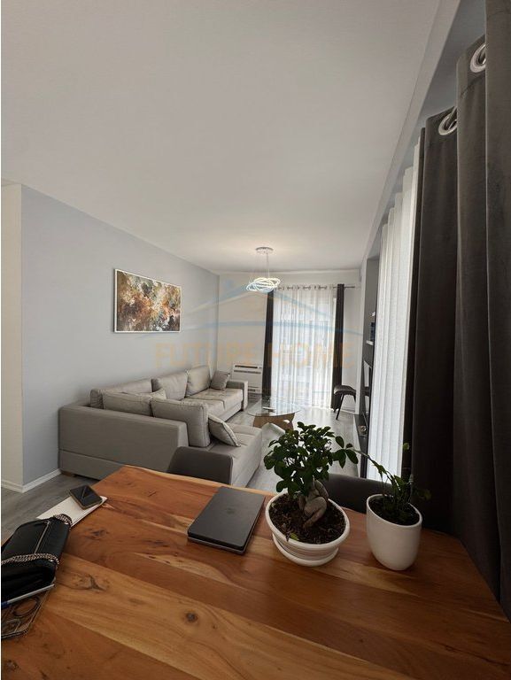 Affitto, Appartamento 2+1 Univers City, Tirana.
