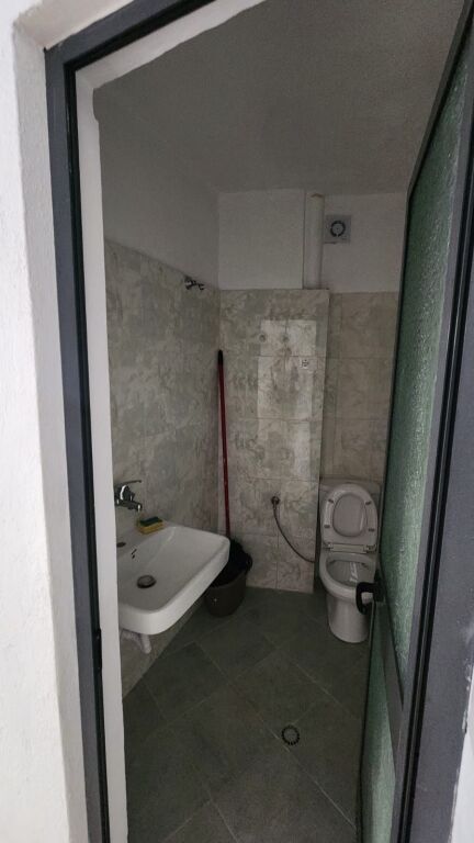 Ambient biznesi me qira – pranë Shkollës "1 Maji" !