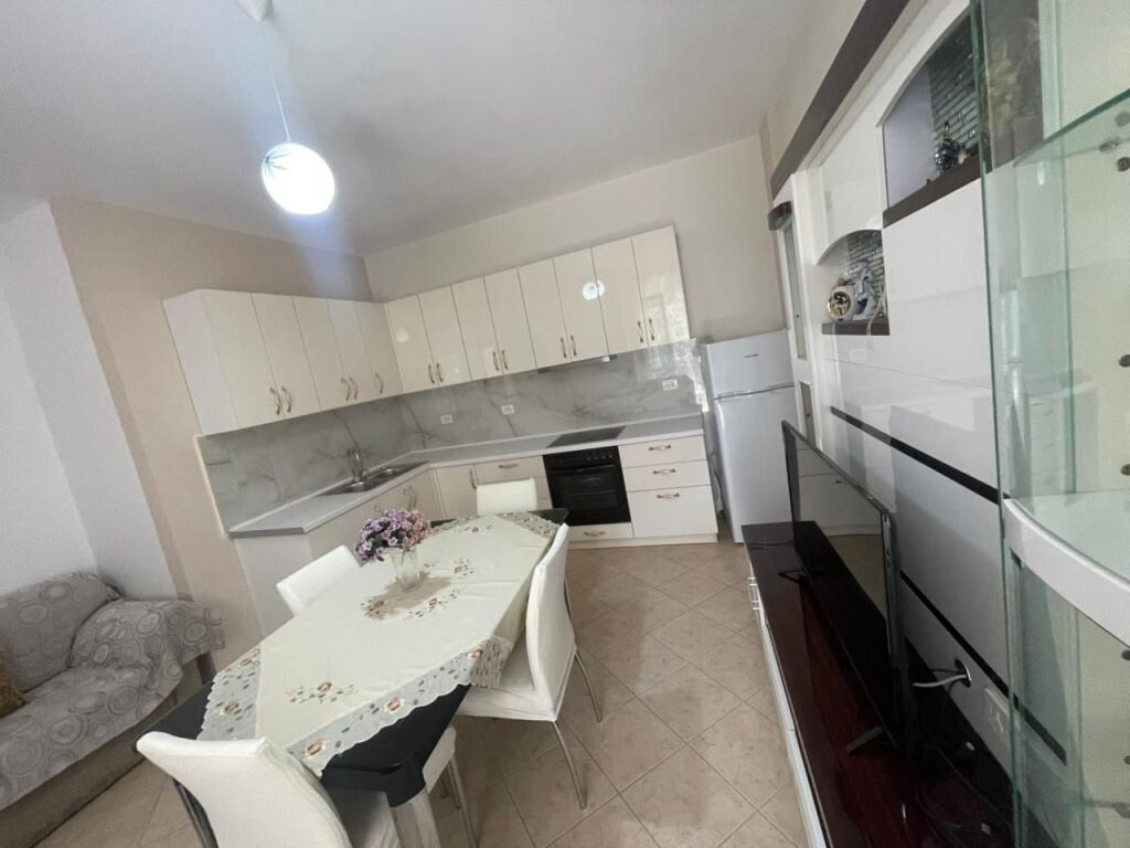 Apartament 1+1 per qera ne Astir !